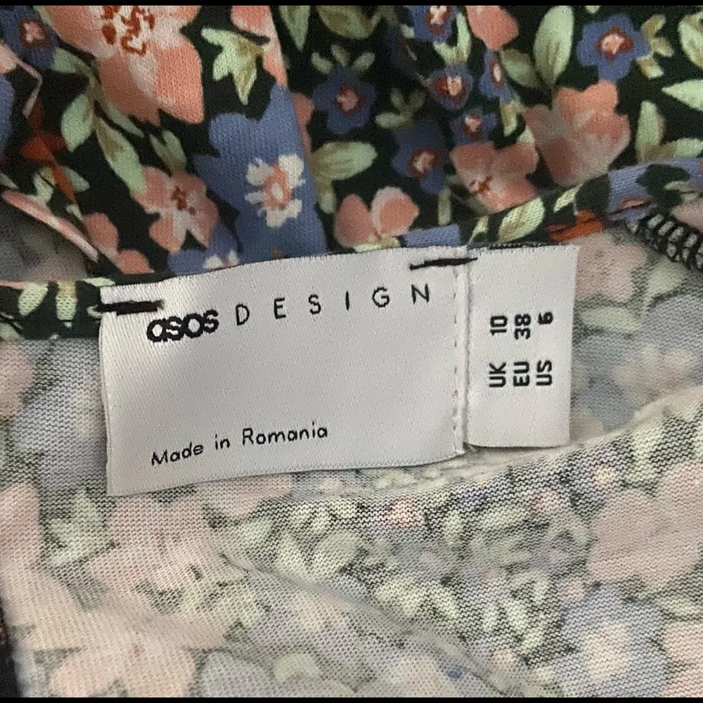 ASOS Floral Long Sleeve Floral Mini Dress W/Ruffled Front Size 6. - Image 5