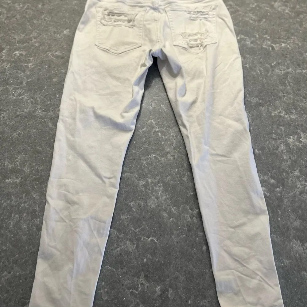 Daytrip White  distressed jeans size 28 - Image 4