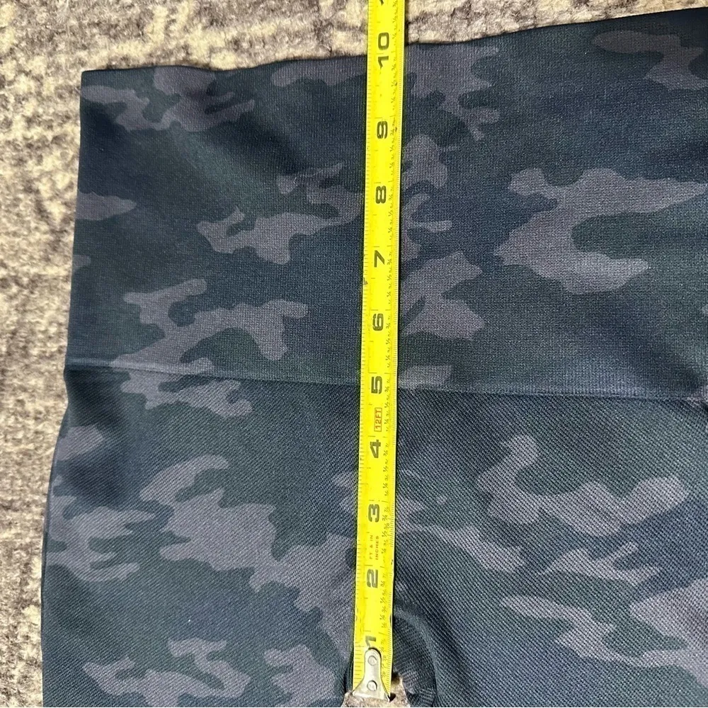 Spanx Women’s Size M Black Camo Seamless Look At Me Now Leggings - Image 10