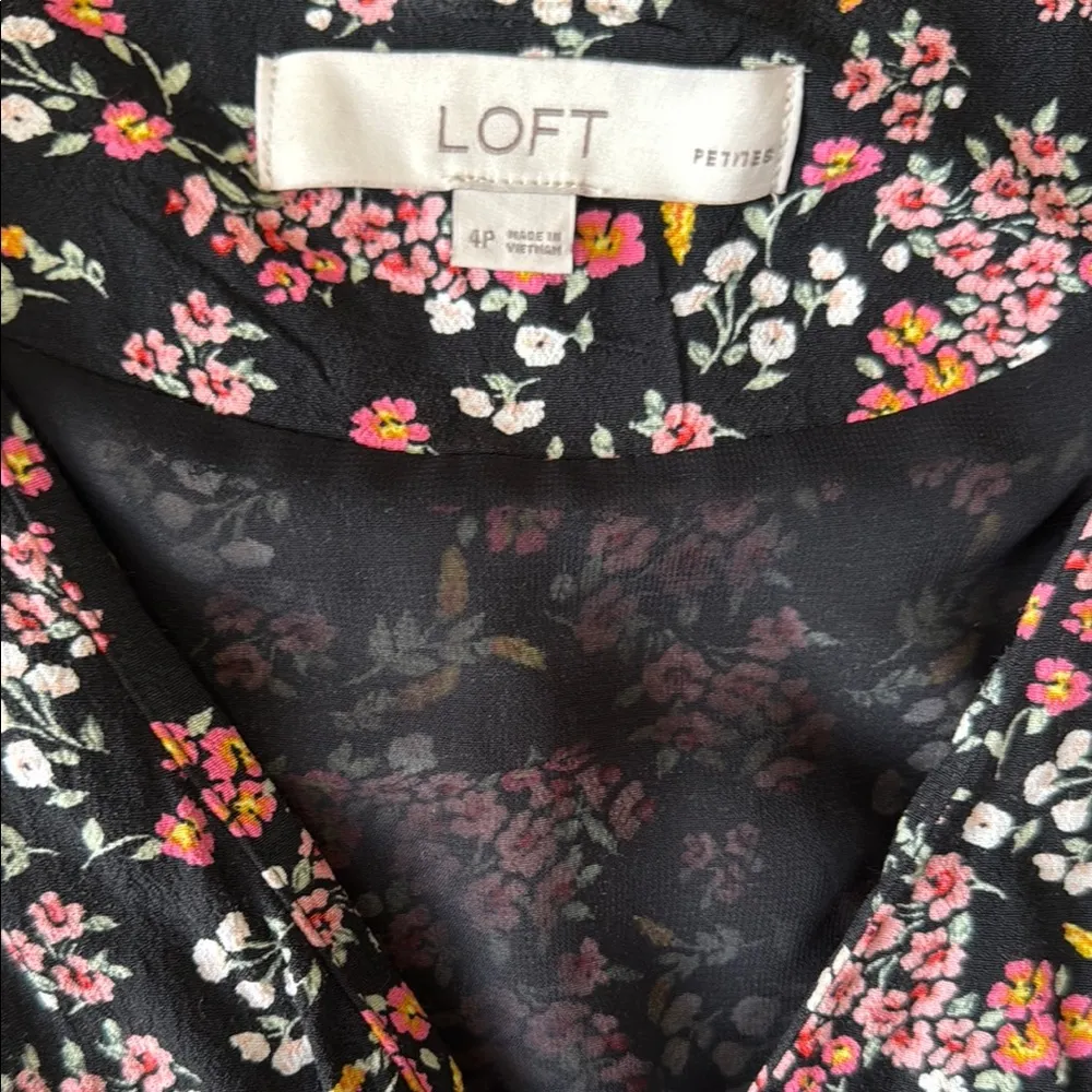 Loft Floral Black Wrap Top size 4p - Image 2