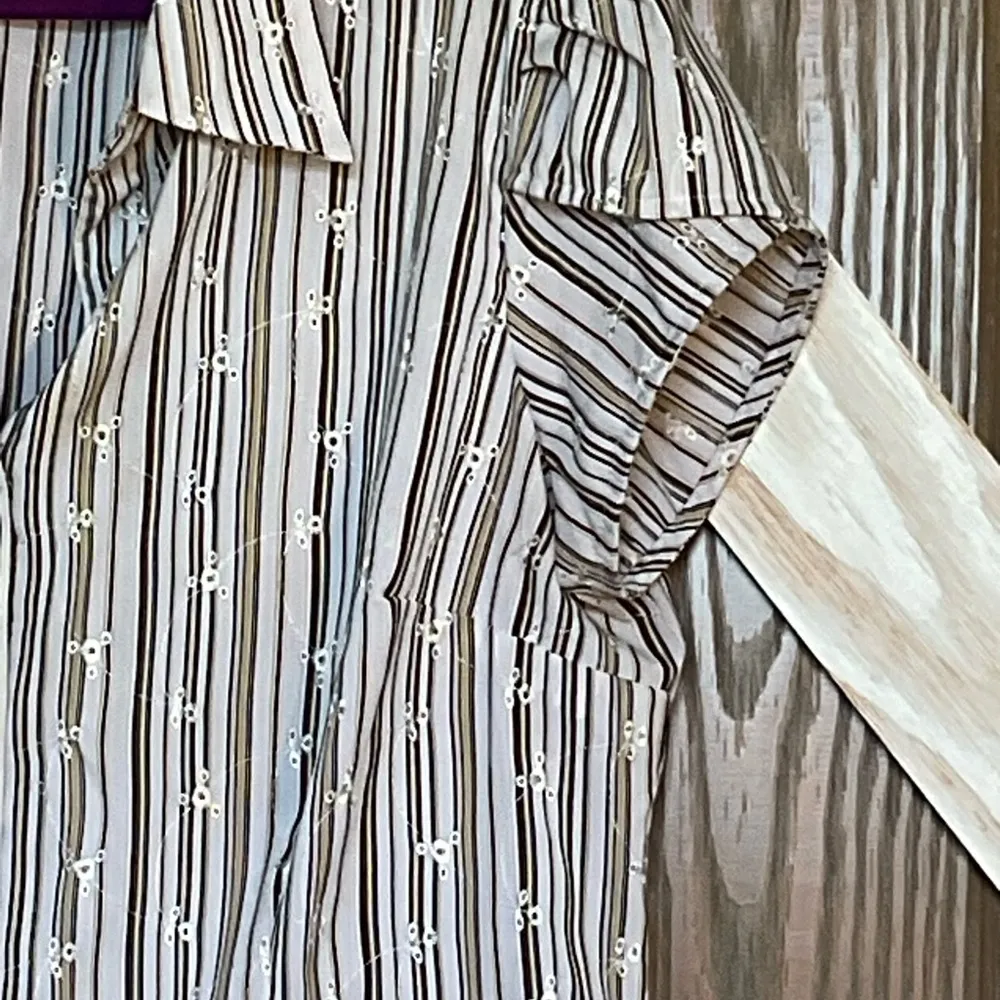 Covington Striped Button-Up Women's Top W/short Tulip Sleeve. Size XL EUC - Image 4