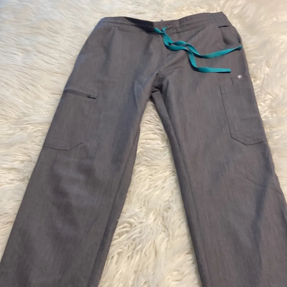 FIGS Technical Collection Scrubs size S BNWOT color gray inseam 29/30” - Image 10