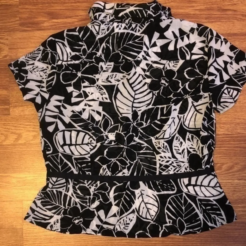 Emma James Petite Floral Button Up Black Shirt Size 4 - Image 2