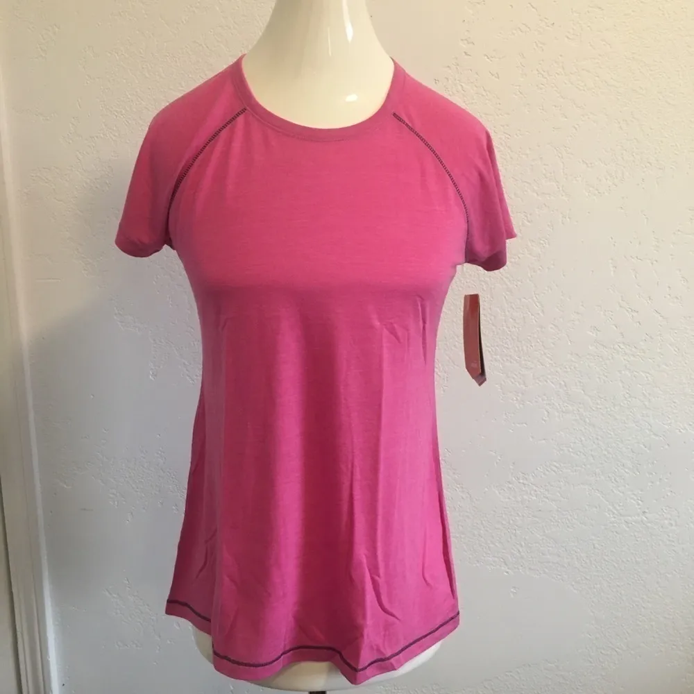 Avia Active wear Tees in pink Size Small - Image 2