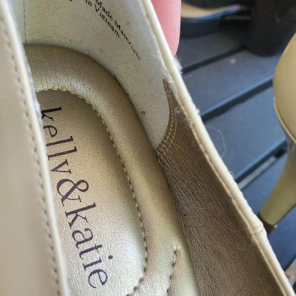 Kelly & Katie Glossy Beige Heels Size 8.5 New Never Worn 2 Inch Heels - Image 3