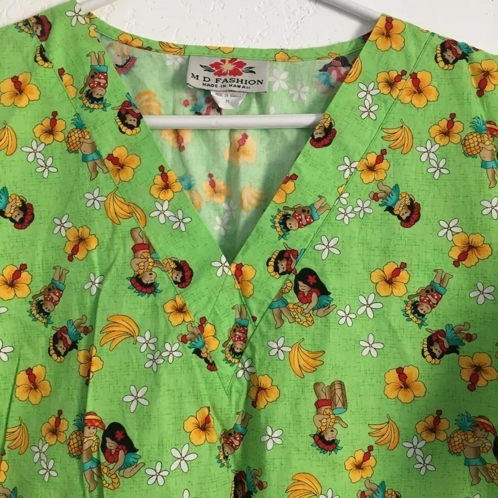 M D Fashion Hawaiian multicolor V neck Scrub top size Medium Green - Image 3