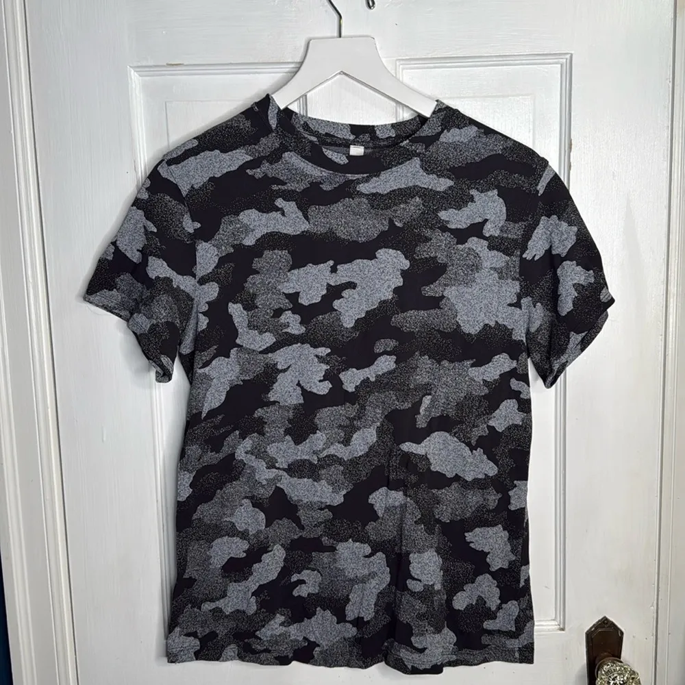 Lululemon All Yours Short Sleeve Black Camo Camouflage Training Top W1021 Sz 4 - Image 6