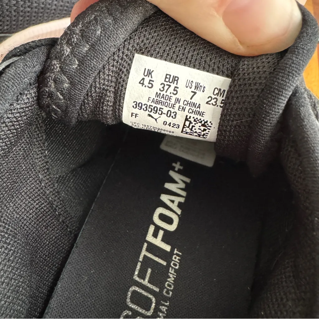 Puma  PC Runner running tennis shoes size 7 - Image 7