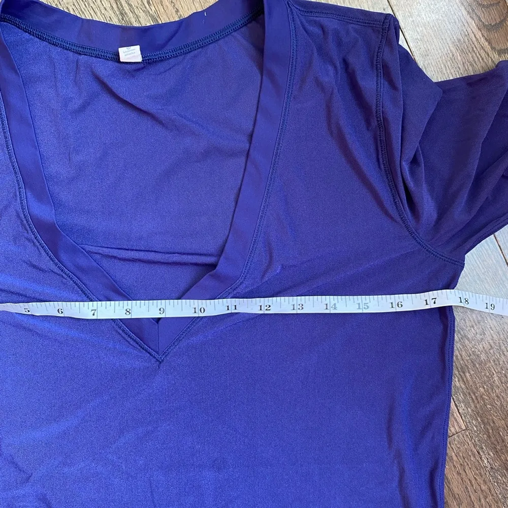 Lululemon Get Low V Neck Long Sleeve Shirt Women’s Size 2 - Image 5