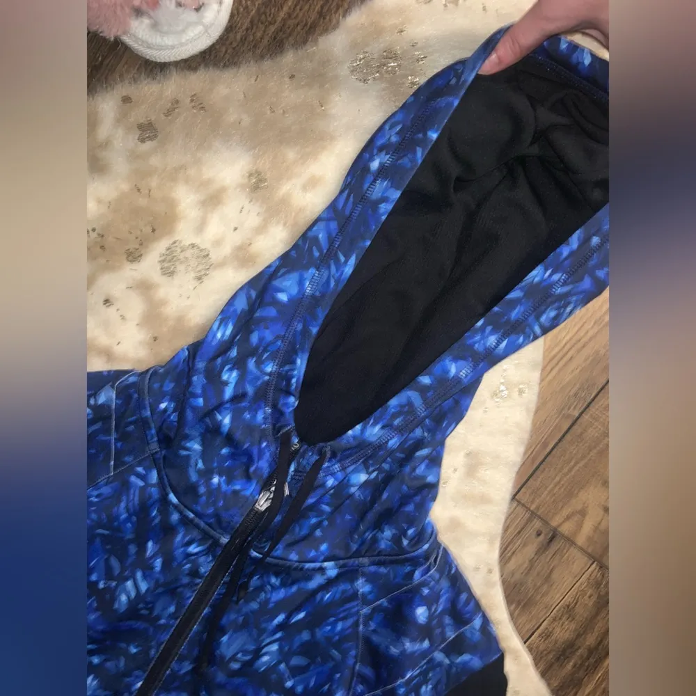 Alo yoga blue black printed flow hoodie S athletic activewear full zip winter - Image 4