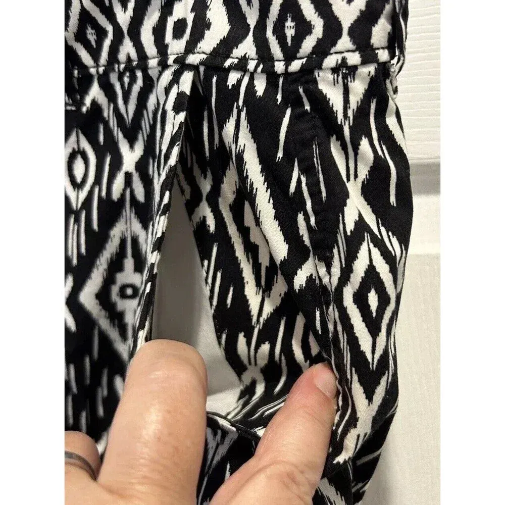 Old Navy Everyday Twill Short Womens Size 12 Black White Ikat‎ Mid Rise Cotton - Image 3