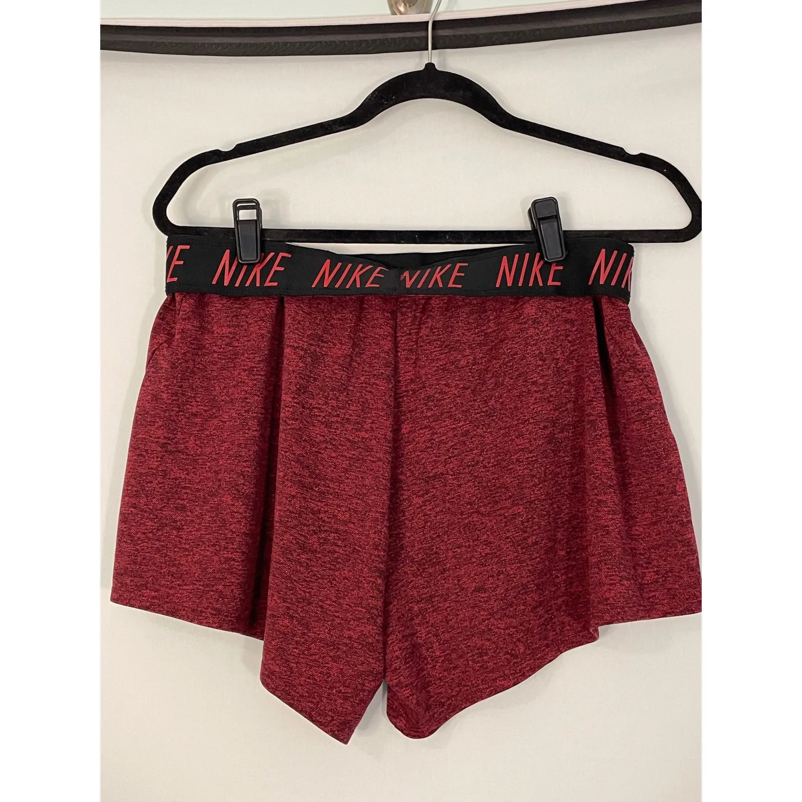 Nike Dri-Fit Women's Red Heathered Athletic Shorts Size Medium - Image 6