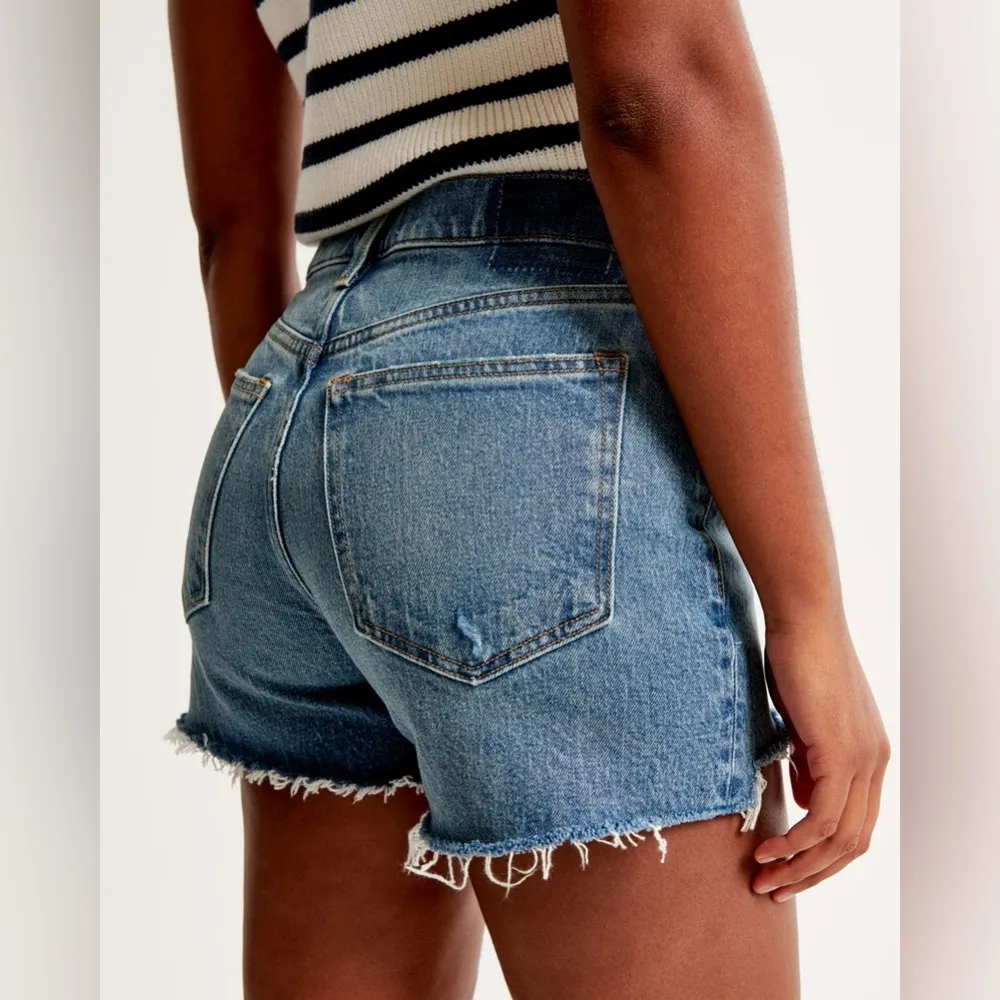 NWT Abercrombie Fitch The Mom Short High Rise Curve Love Cutoffs Denim Size 35 - Image 15