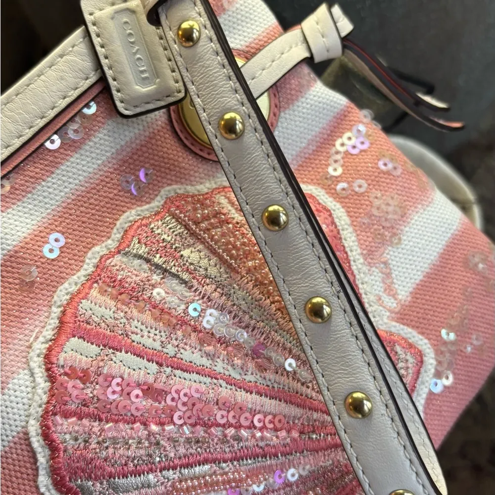 Coach Authentic  1941 seashell sequins canvas/Leather zip top Clutch/wristlet - Image 4