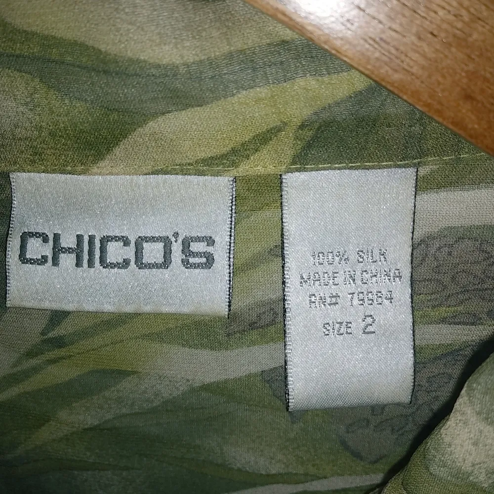 Chicos 2 12 Silk Pocketed Long Sleeved Safari Print Button Down Top Semi-Sheer - Image 7