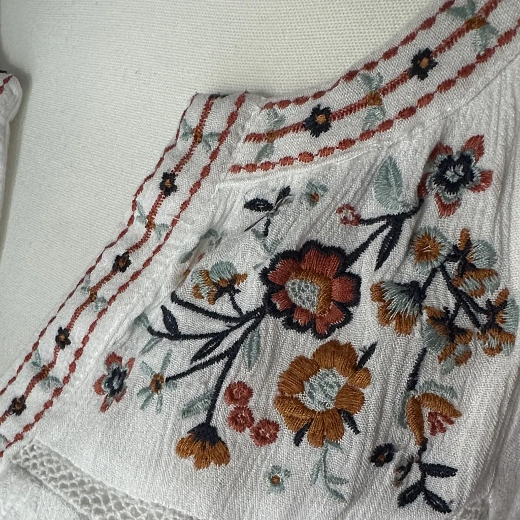 Knox Rose Ivory Blouse with Floral Embroidery - Image 5