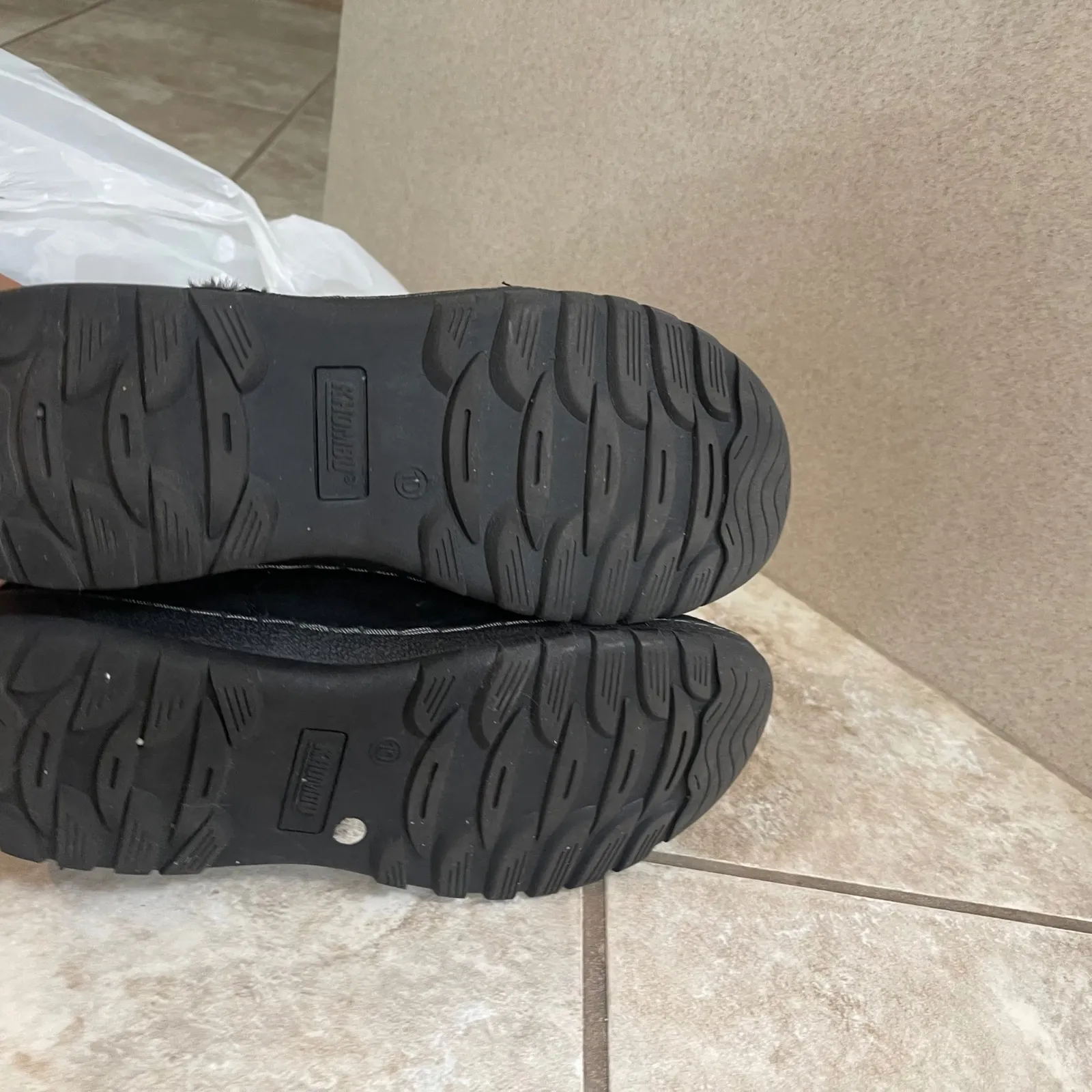 Khombu  Womens Black Suede Ankle Boots Faux Fur Trim Button Accent Size 10 - Image 7