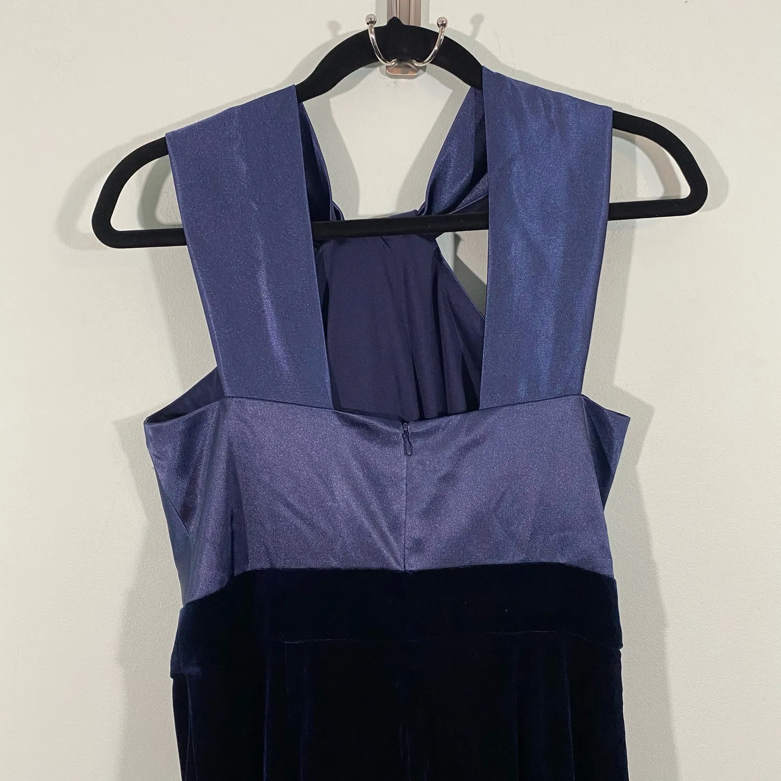 Eliza J Women's Navy Twist Neck Half Satin Half Velour Maxi Gown Dress Size 6 - Image 8