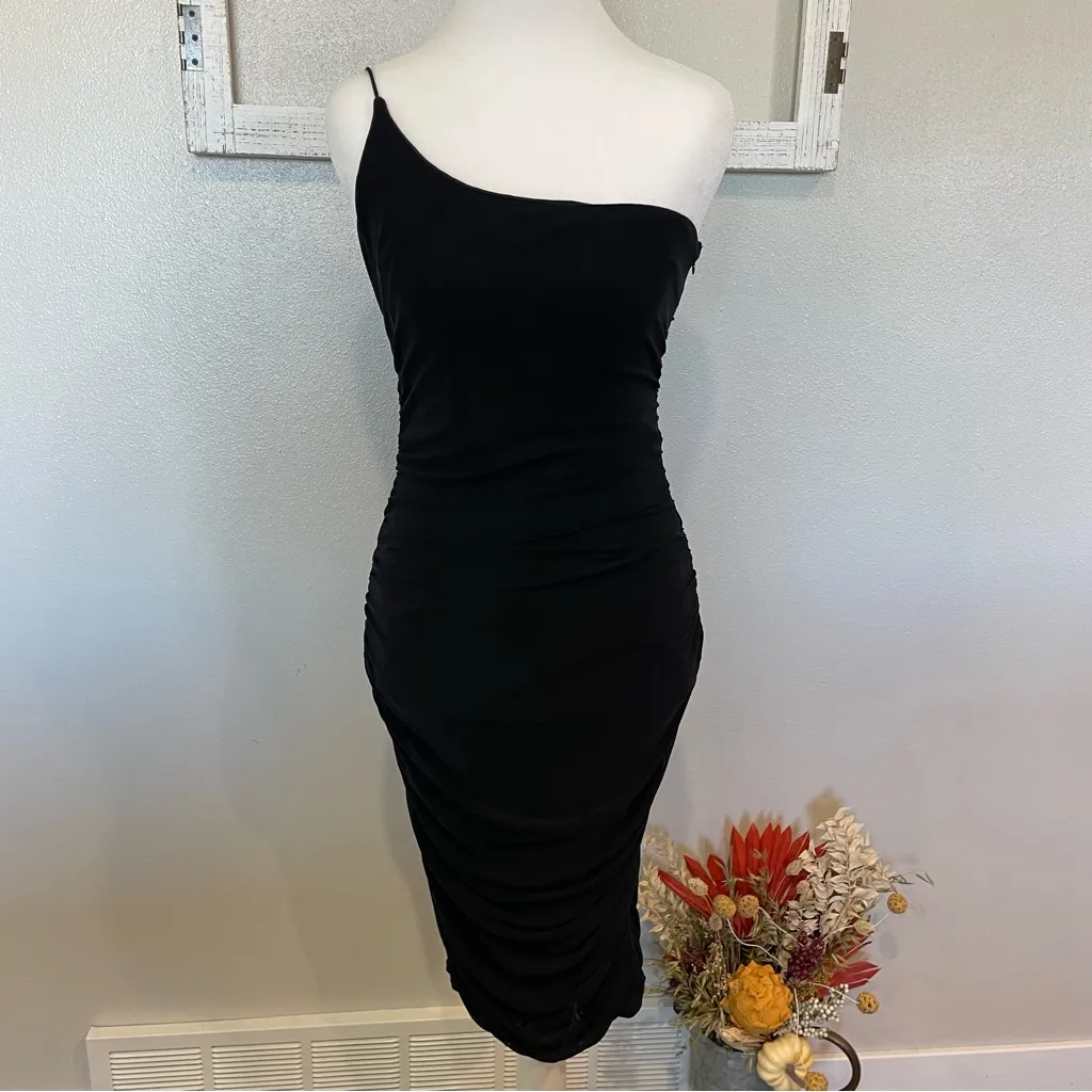 Hello Molly Black One-Shoulder Ruched Midi Dress - Image 2