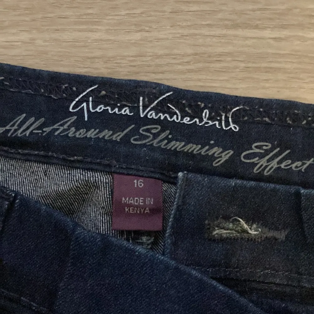 Gloria Vanderbilt Jeans - Image 2
