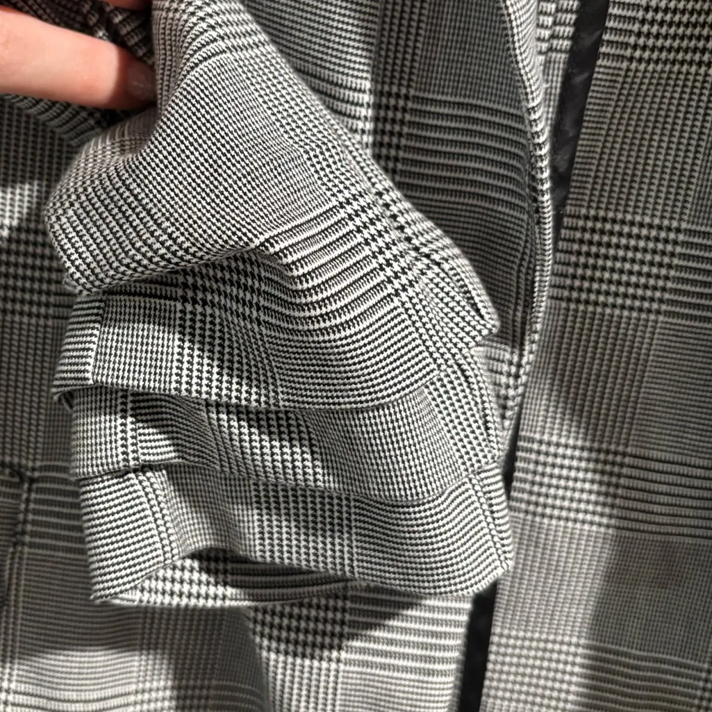 Philosophy Black & White Lightweight Open Front Blazer- Size Small - Image 6