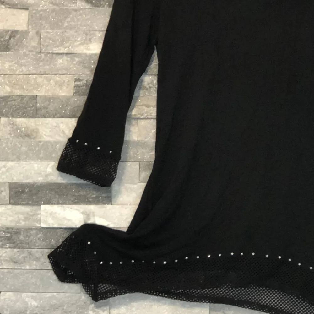 Black 3/4 sleeve with stud and mesh accents - Image 5