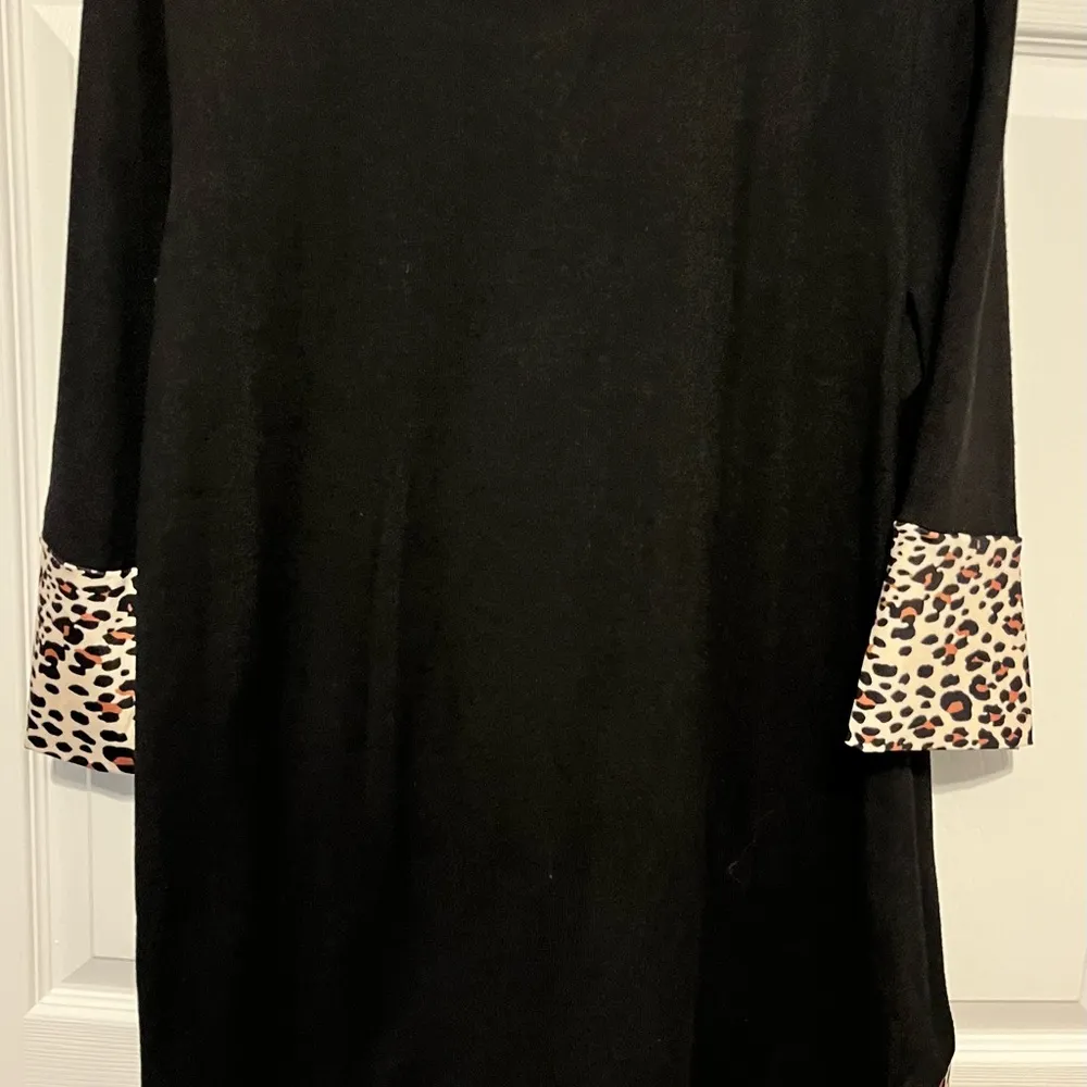 Shein black with leopard detail tunic size 1xl - Image 4