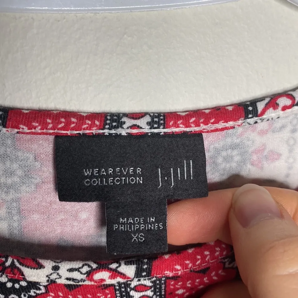 J Jill wearever collection ethnic floral print top size XS Red - Image 7