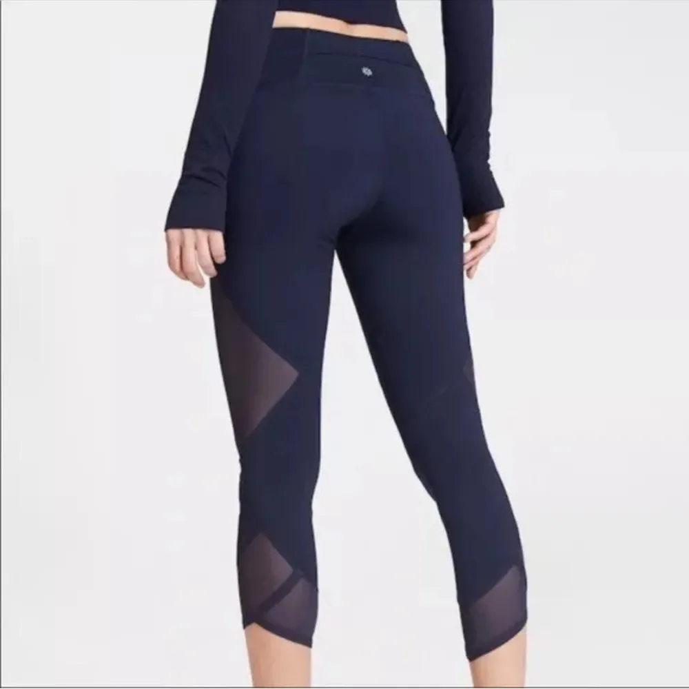 Athleta Aura Sonar Capri Women's Navy Mesh Panel Leggings size MEDIUM - Image 2