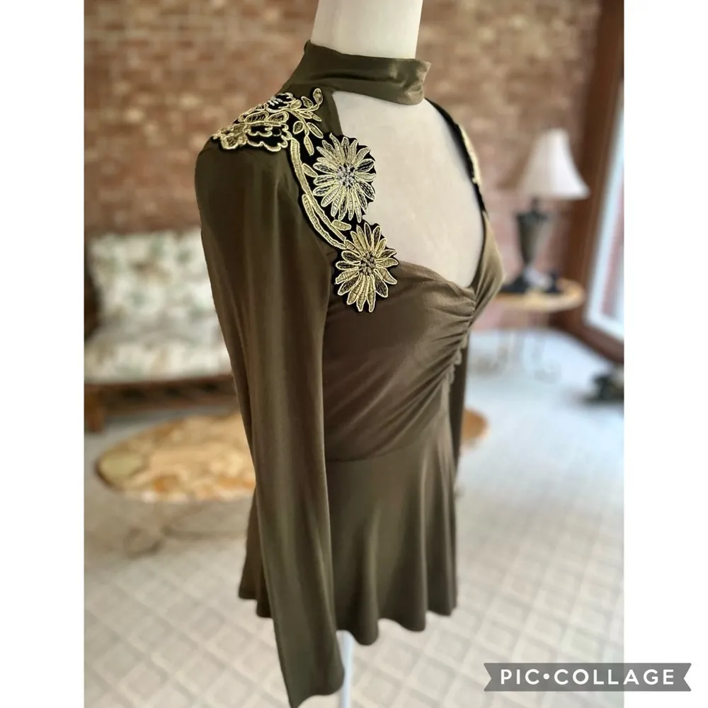 Venus Top Asymmetrical Olive Green Floral Appliqué Knit XS Low V-Neck Glam Party - Image 13