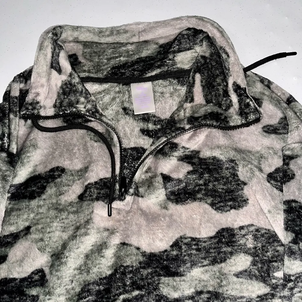 Secret Treasures Camo Fleece - Image 5