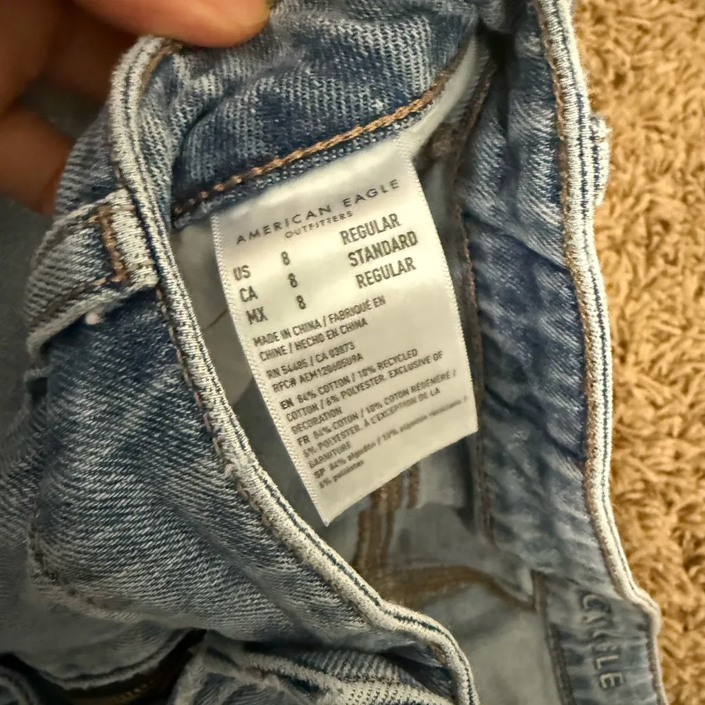 American Eagle Ripped mom jeans - Image 2