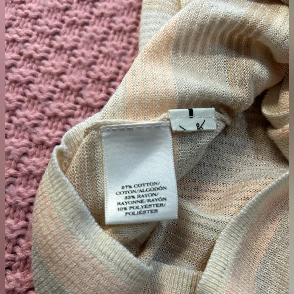 Ann Taylor women's sweater. Size M 57% cotton 33 Rayon and 10% polyester. - Image 4