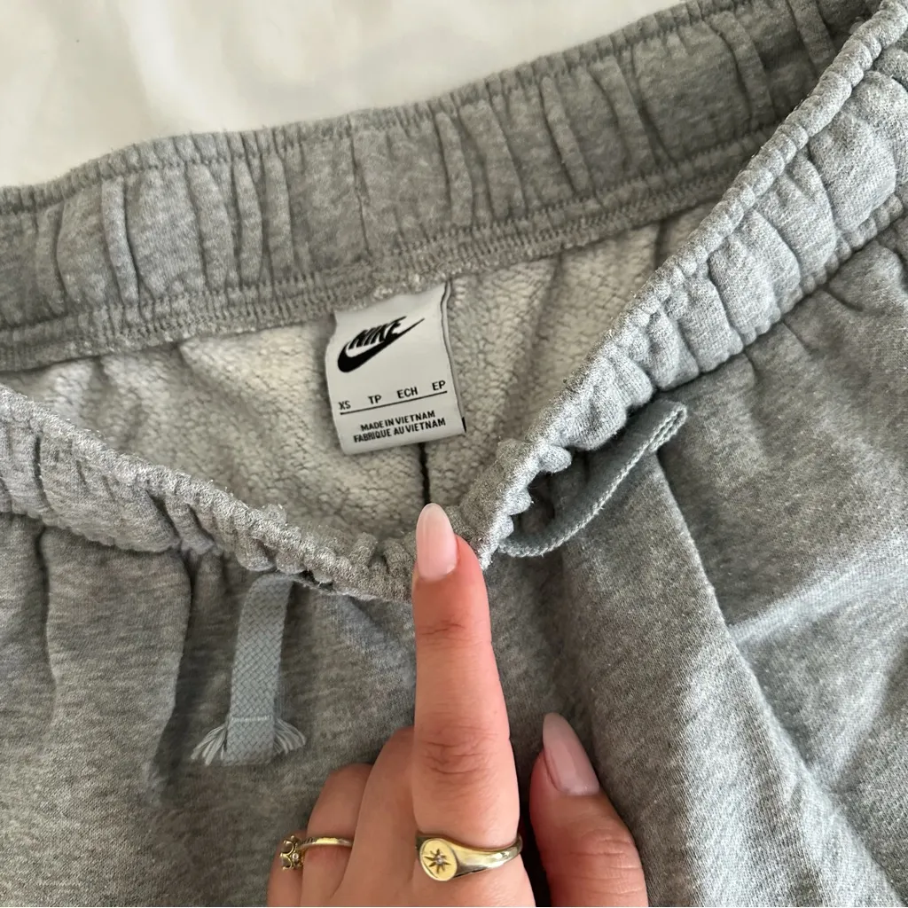 Nike Cinched Sweatpants - Image 4
