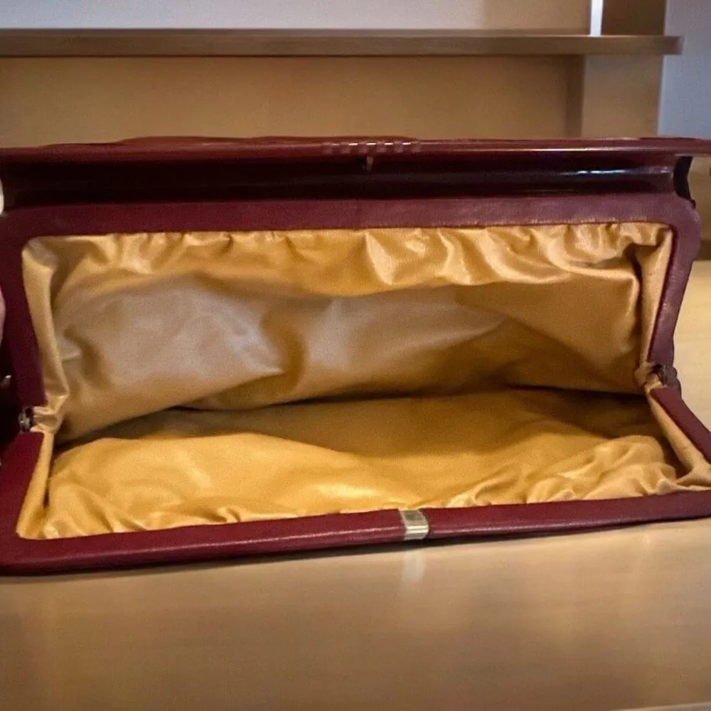 Vintage 1970s/80s Maroon Italian Leather Clutch with Plastic Acrylic Frame - Image 3