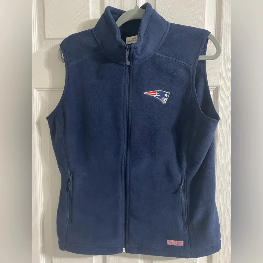 Vineyard Vines New England Patriots Navy Fleece Vest. - Image 2