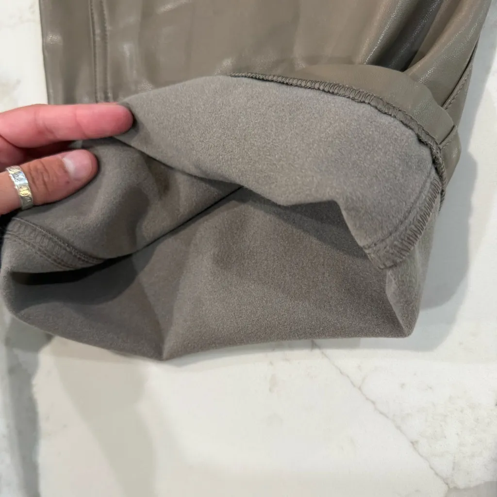 Abercrombie & Fitch Vegan Leather The 90’s Relaxed Cargo HighRise Jean Womens 14 - Image 5