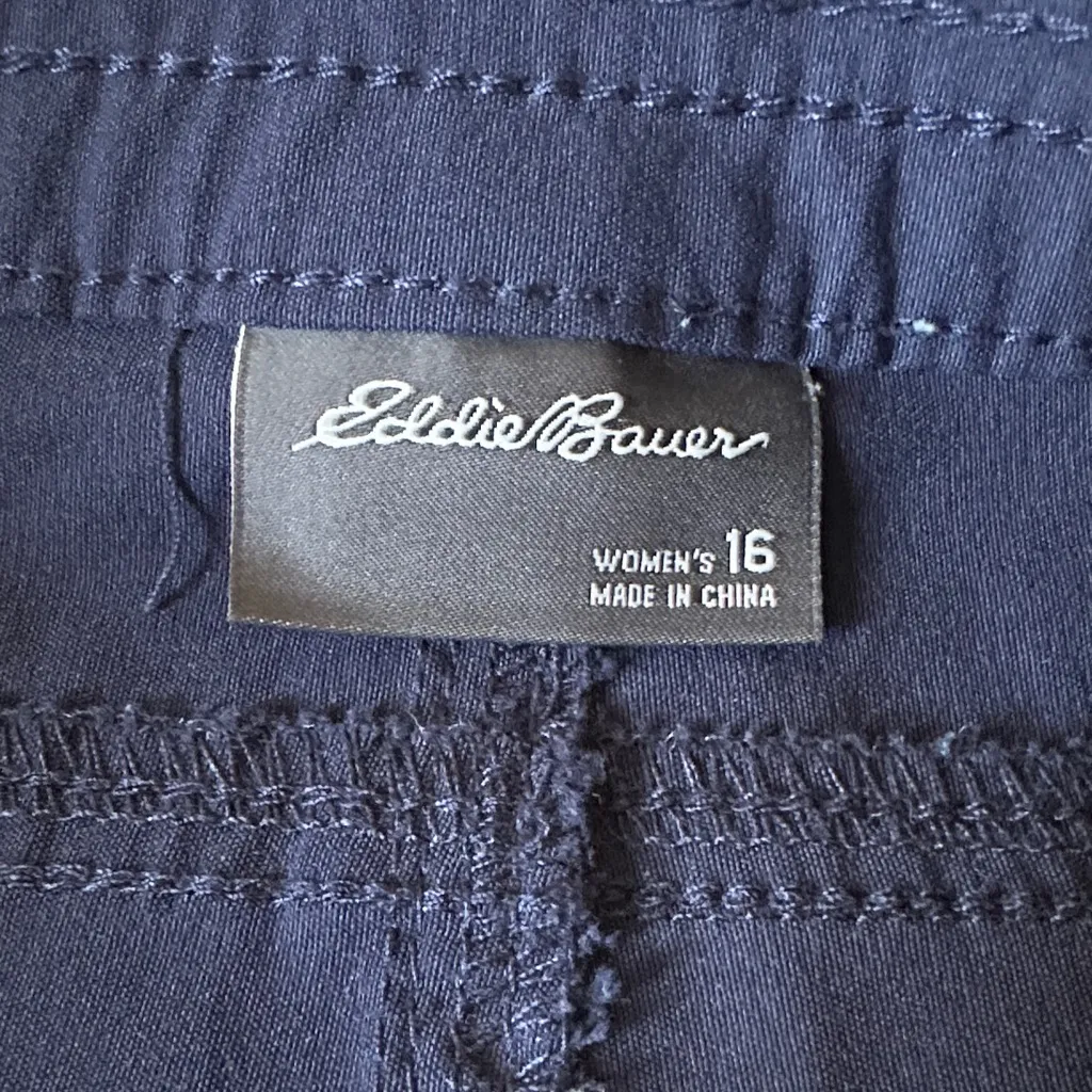 Eddie Bauer Women's Blue Cargo Shorts - Image 4