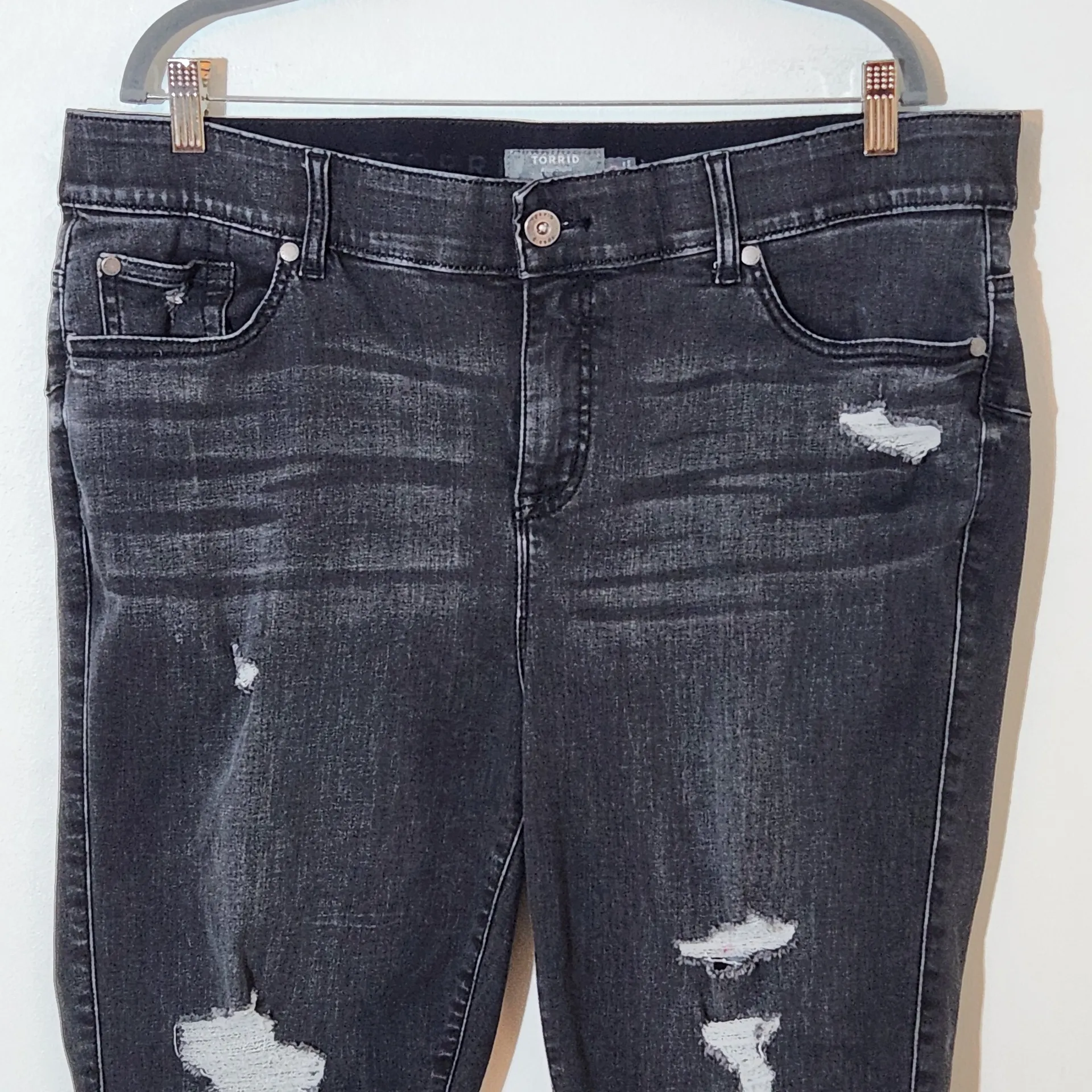 Torrid Black Crop Bombshell Skinny Jeans Size 20 - Image 3