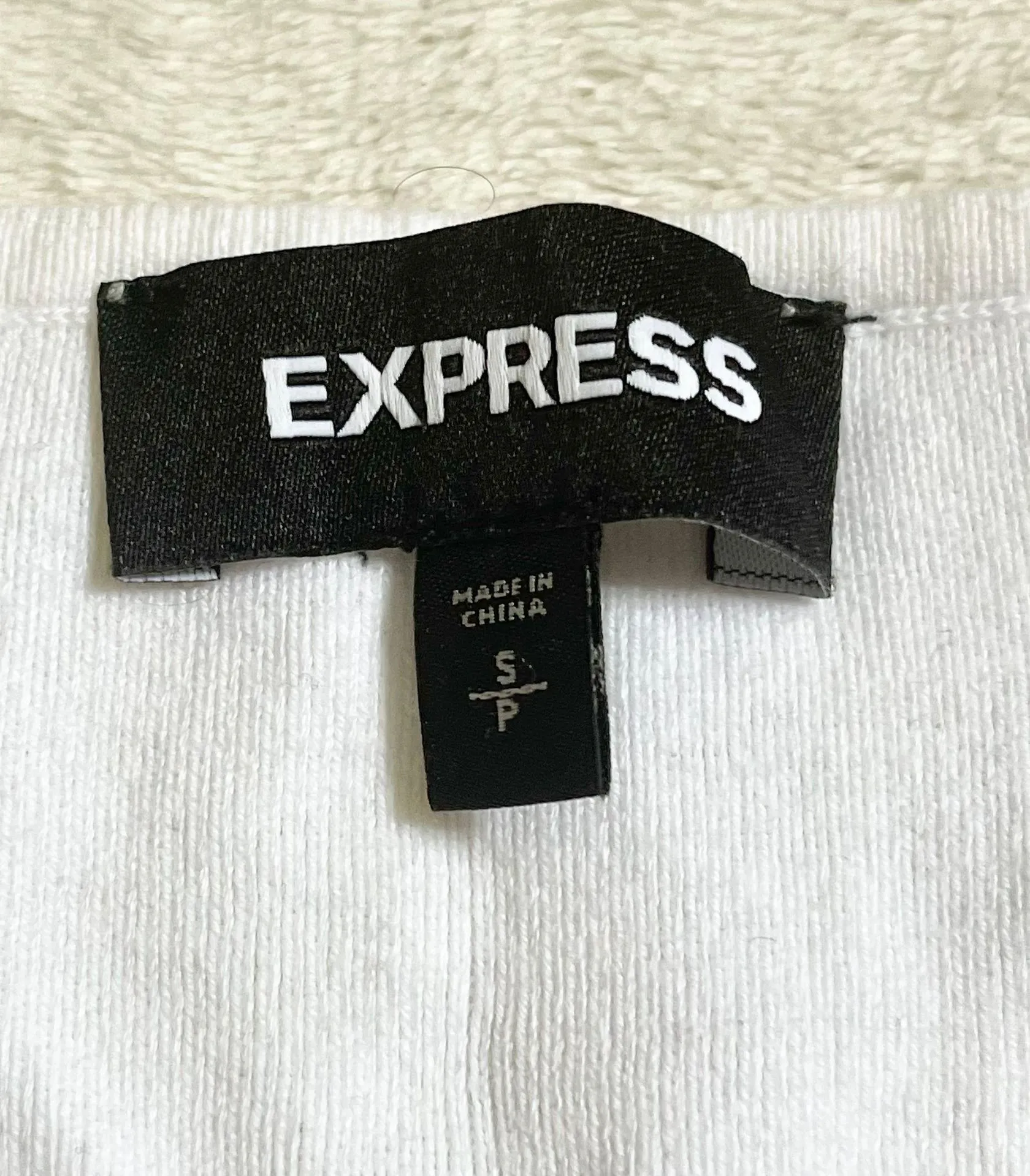 EXPRESS v-neck, 3/4 sleeve sweater sz S/P - Image 4