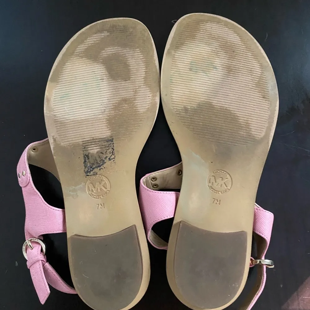 MICHAEL KORS SANDALS.Size:7M. Color Pink and brown - Image 2
