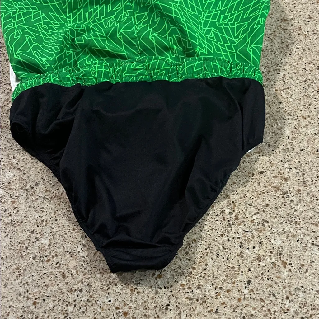 Nike Green and White Women's Athletic Shorts Oregon - Image 2
