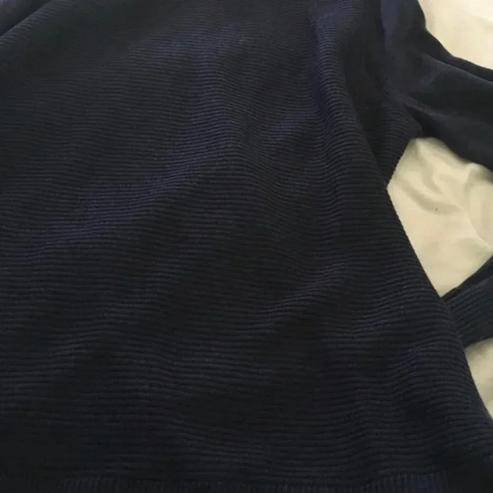 long sleeved sweater, size Medium - Image 5