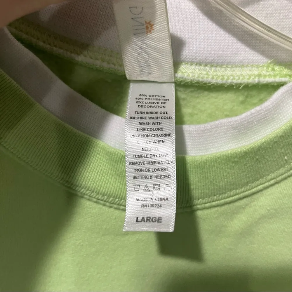 Morning Sun Polar Bear Embroidered Green Christmas Sweatshirt Size Large - Image 5