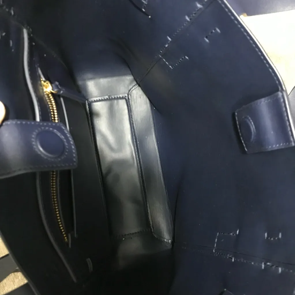 Tory Burch Gemini Link Leather Tote Bag in Royal Navy
NWOT  MSRP $658 - Image 6