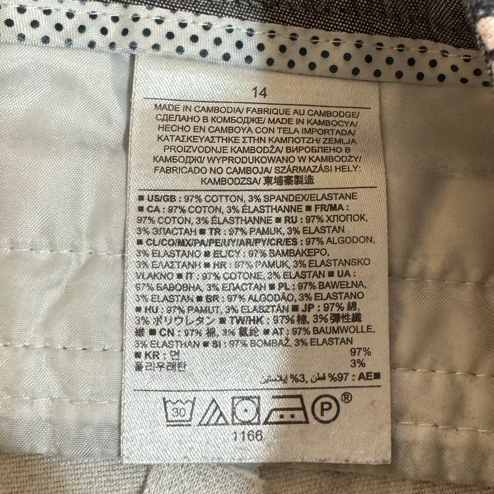 Women’s Banana Republic blue paisley print flat front Hampton fit shorts size 14 - Image 5