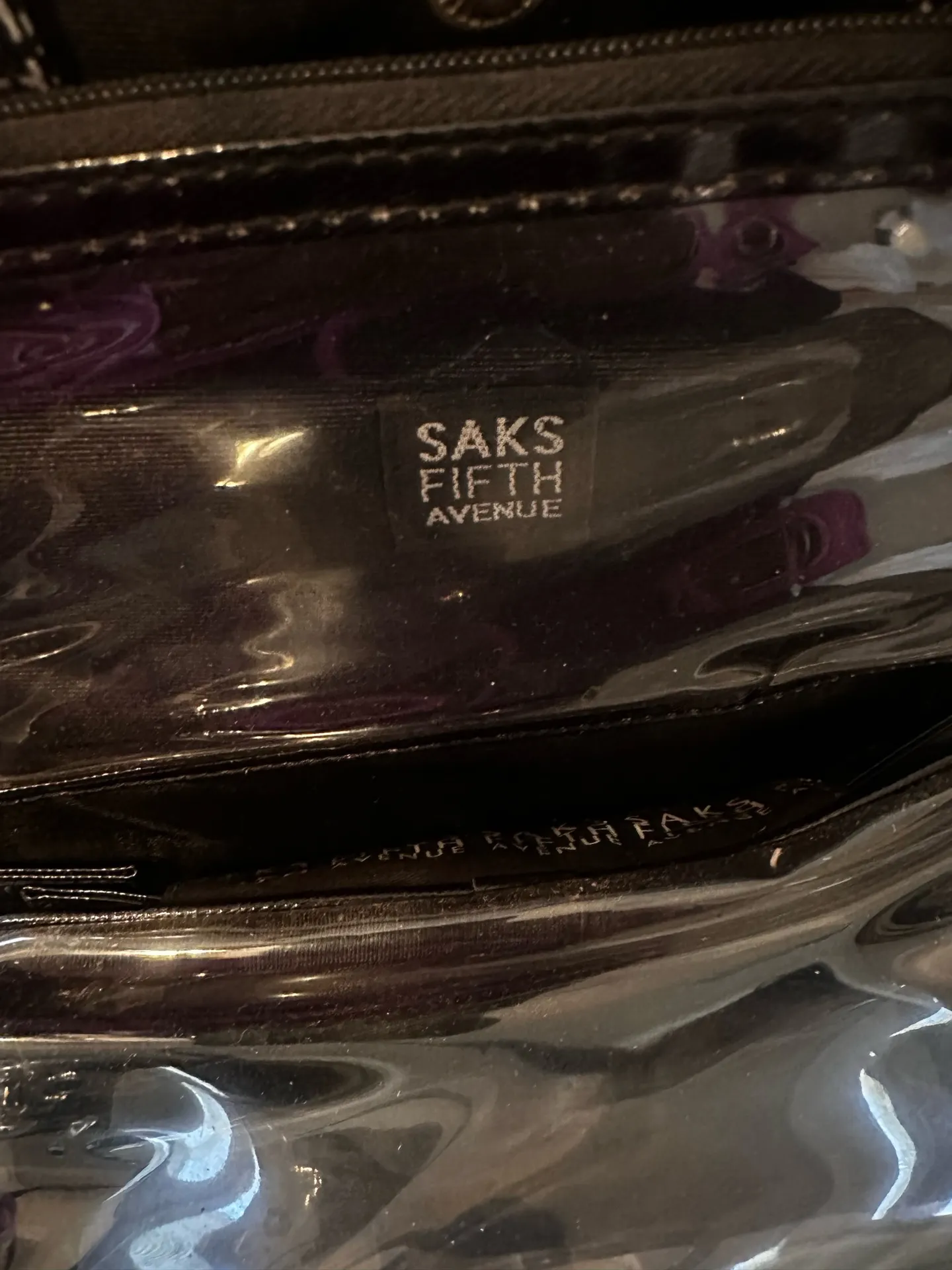 Saks Fifth Avenue toiletries bag with detachable makeup bag - Image 4