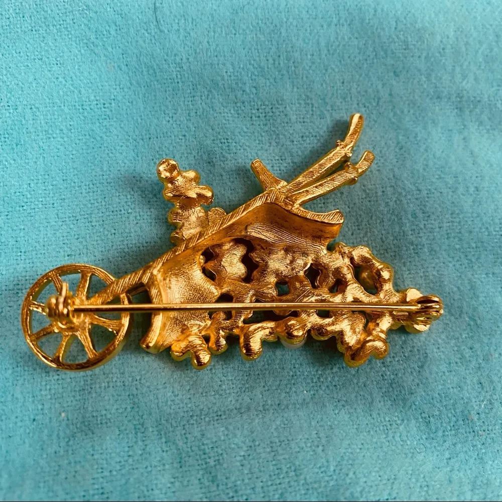 Flower cart brooch Gold - Image 6