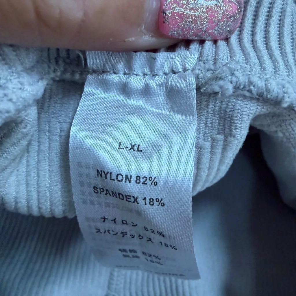 Gray Ribbed Knit Shorts Size undefined - Image 3