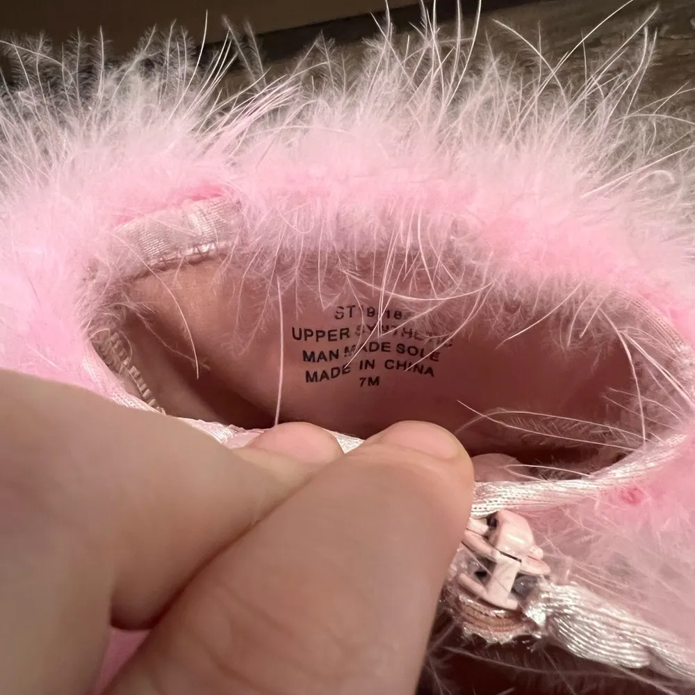 Gorgeous sold out dollskill pink faux fur boots Size 7 - Image 7